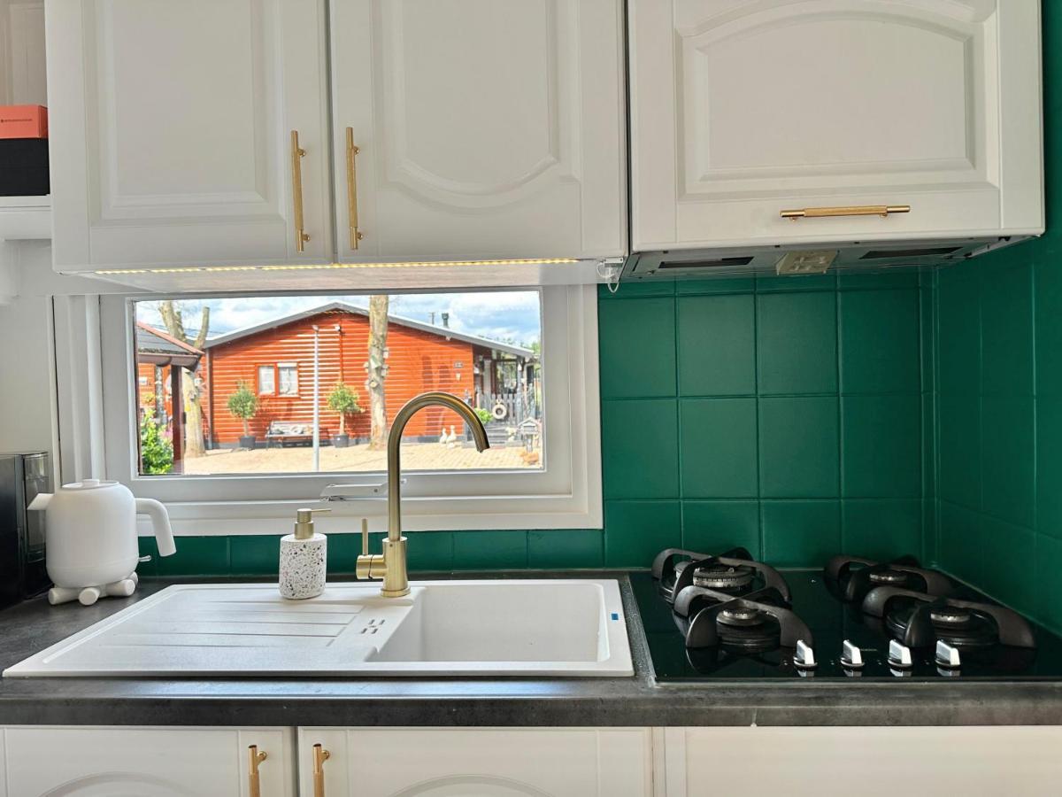 Gezellig Chalet Met 2 Slaapkamers En Zicht Op Het Water Erm Ngoại thất bức ảnh