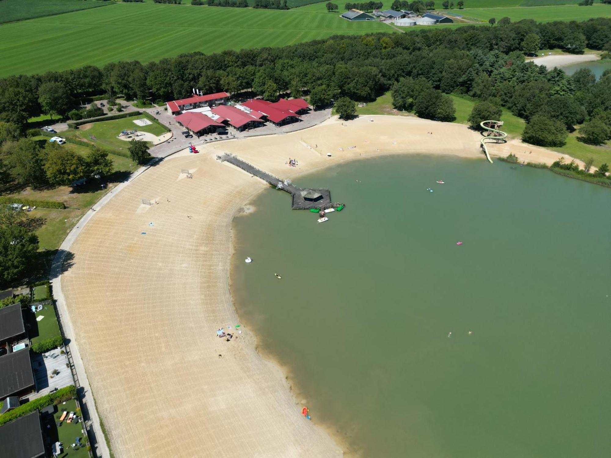 Gezellig Chalet Met 2 Slaapkamers En Zicht Op Het Water Erm Ngoại thất bức ảnh
